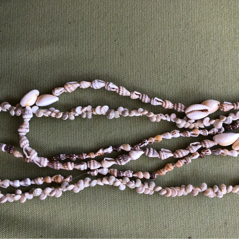 Shell necklaces two - Picture 5 of 8